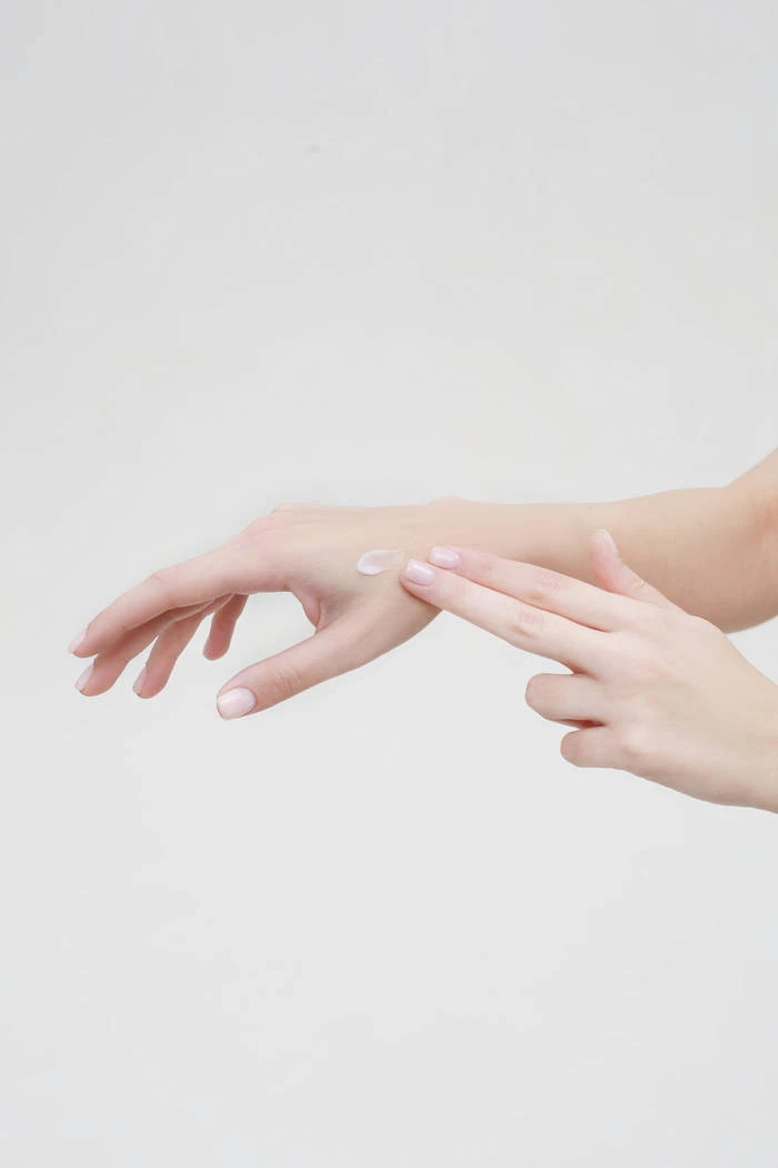 Корректирующее средство точечного нанесения для чувствительной кожи