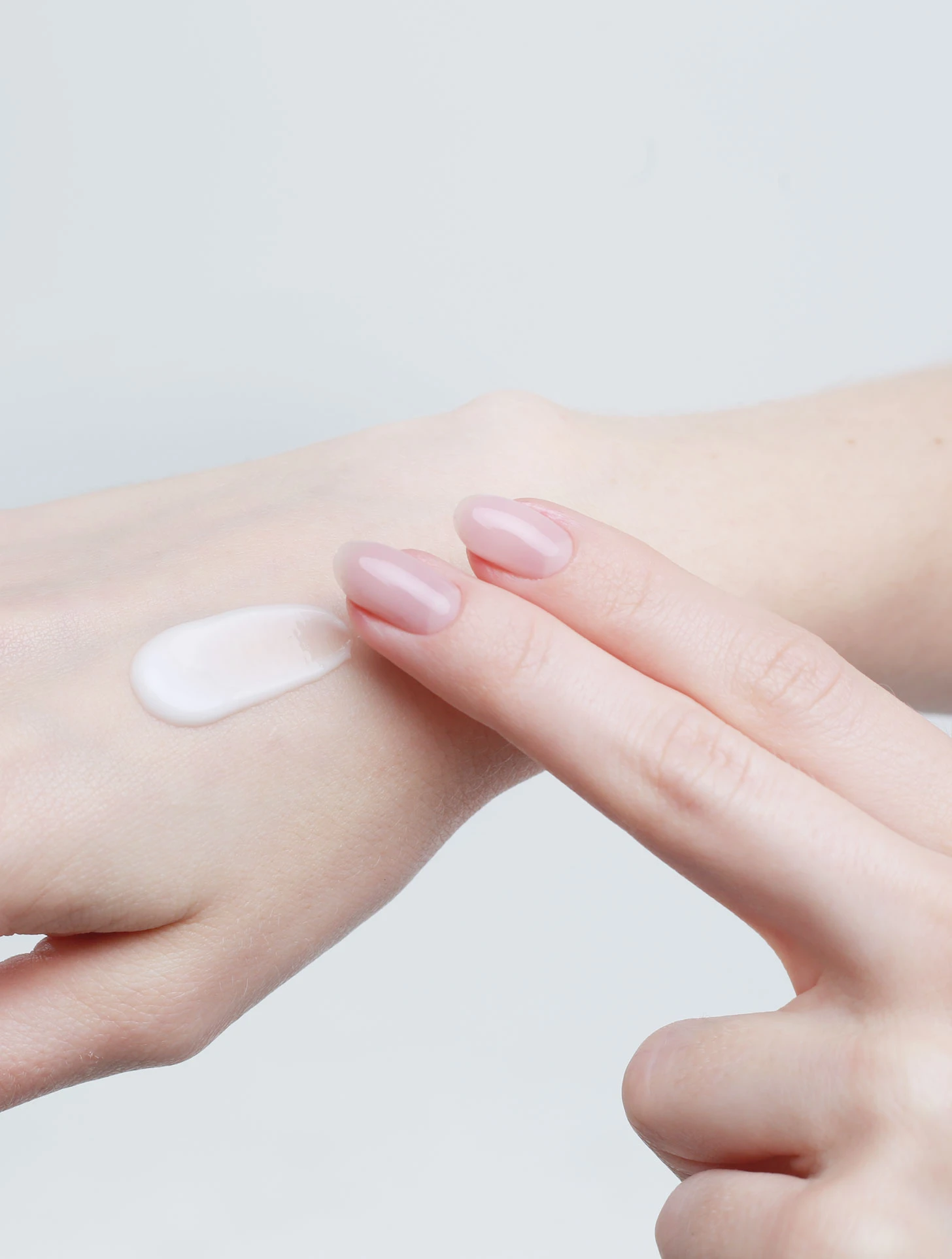 Гиалуроновый крем-уход для кожи вокруг глаз и губ